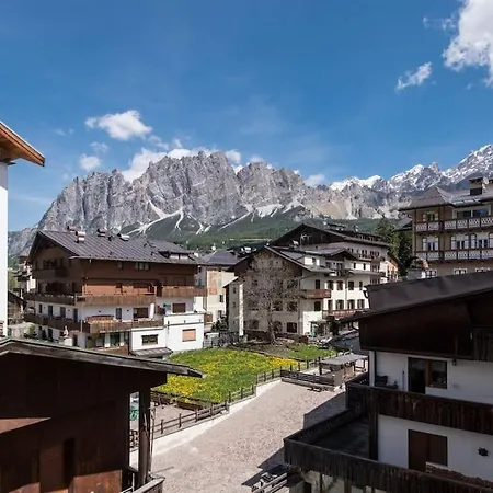 Cesare Battisti - Dolomiti Skyline Апартаменты Кортина-д'Ампеццо